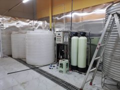 昆明海鲜批发市场食品加工厂安装1吨反渗透纯净水设备